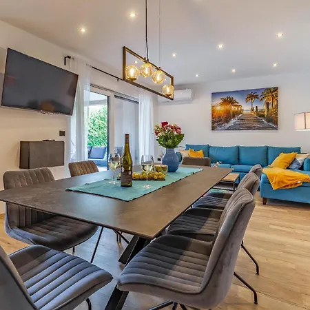 Gorgeous In Labin With Wifi Apartment *