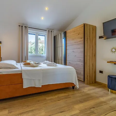Gorgeous In Labin With Wifi Apartment